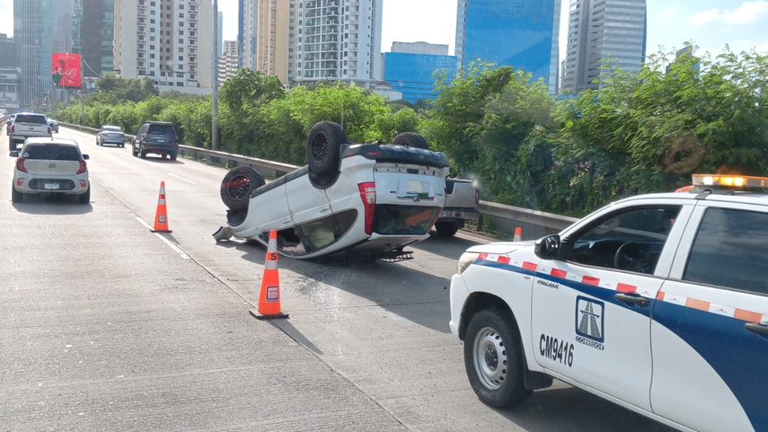 ENA Corredores informa el vuelco de un vehículo en el Corredor Sur