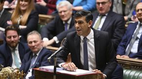 Personal de aeropuertos británicos planea un paro navideño