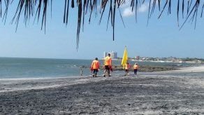 Colocan bandera amarilla en varias playas por fuertes oleajes y lluvias
