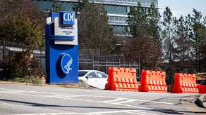 La Comisión de Seguridad de Productos del Consumidor y Walmart declararon el retiro de 3.900 botellas del aerosol en seis aromas.