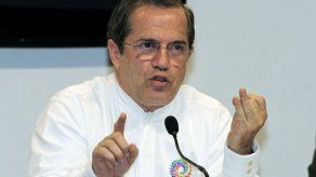 Ecuador cree vergonzoso que expresidente suscriba carta sobre Venezuela