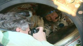 Astronautas francés y ruso vuelven a la Tierra tras 200 días en el espacio