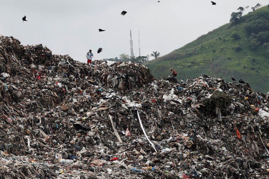 Urbalia tiene entre sus responsabilidades controlar y segregar toda la basura que entra al relleno.