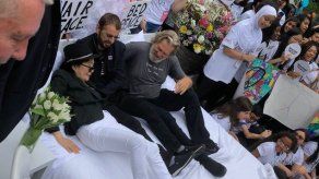 Yoko Ono recrea cama de la paz con Ringo Starr y Jeff Bridges en Nueva York