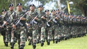 El Salvador reduce a 200 efectivos contingente en Irak