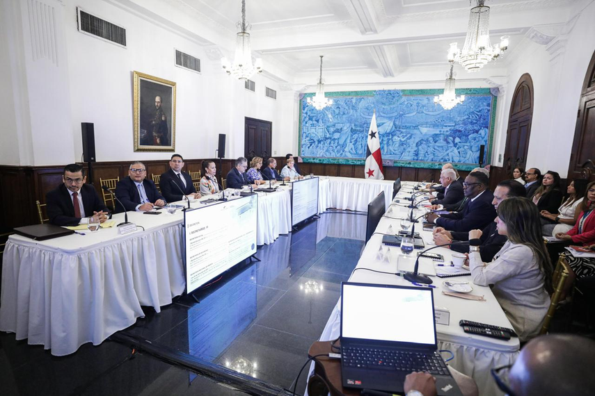 En el Ministerio de la Presidencia realizan proceso de transición
