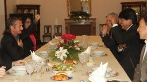 Sean Penn visita a Morales para conversar sobre Haití