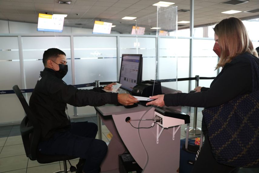 Los inspectores de Migración han recibido capacitaciones por parte de la Embajada de Estados Unidos.