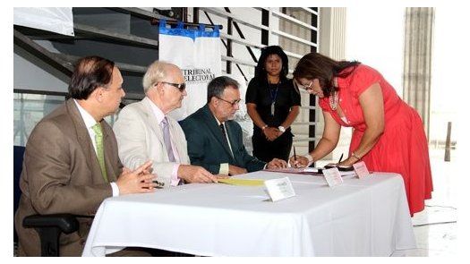 Firman Decreto que reglamenta las Elecciones Generales del 2014