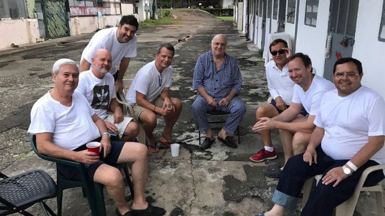 Mingob inicia investigación tras circulación de fotos de privados de libertad en El Renacer