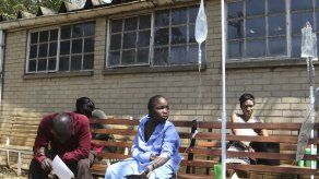 Zimbabue prohíbe reuniones públicas para combatir brote de cólera