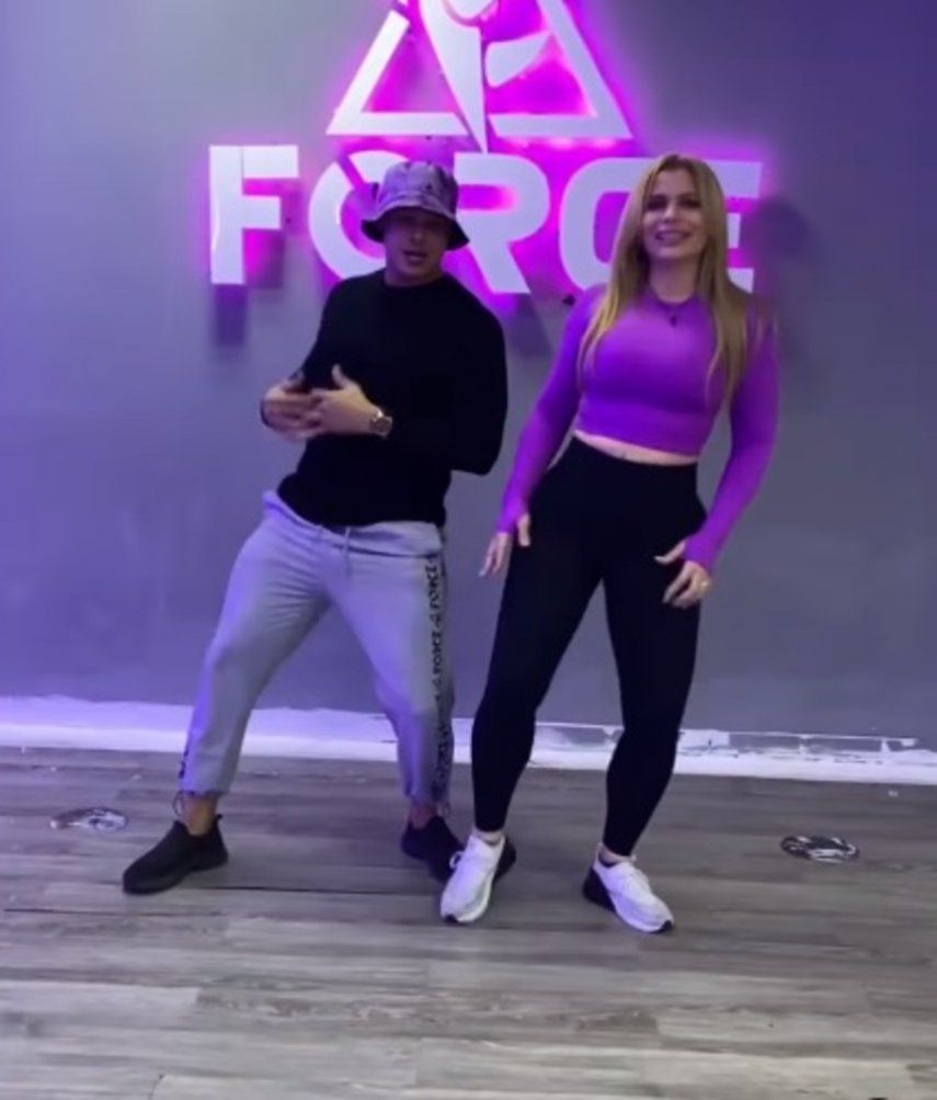 ¡Con coreografía y todo! Polo Polo y Anna Karina se contagian con Apretaíto