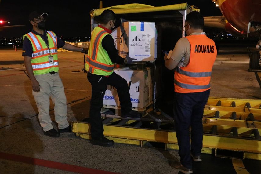 Llegada del séptimo lote de la vacuna pediátrica contra covid-19 al Aeropuerto Internacional de Tocumen.