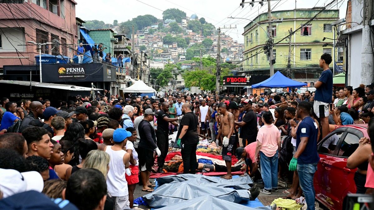 Rio de Janeiro cuenta sus muertos tras la operación policial más letal de la historia de Brasil. Rio de Janeiro cuenta sus muertos tras la operación policial más letal de la historia de Brasil.