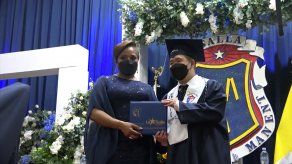 Jóvenes colonenses participaron de acto de graduación presencial