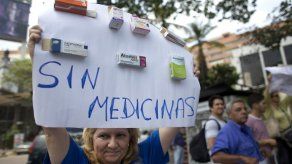 Protesta en Caracas por severa escasez de medicinas