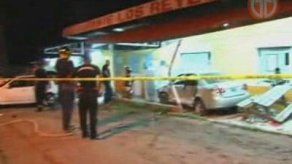 Auto quedó dentro de un restaurante en Coclé