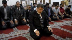 Mursi nombra como asesores a una mujer