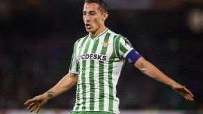 El mexicano Guardado amplía su contrato con el Betis hasta junio de 2022