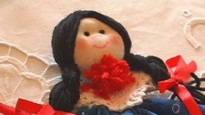 ¿Cómo se hace una muñeca con pollera montuna?