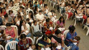 Unas 300 colombianas se unen a movimiento promueve lactancia materna