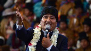 Evo Morales está dolido porque perforaron su pasaporte como un colador