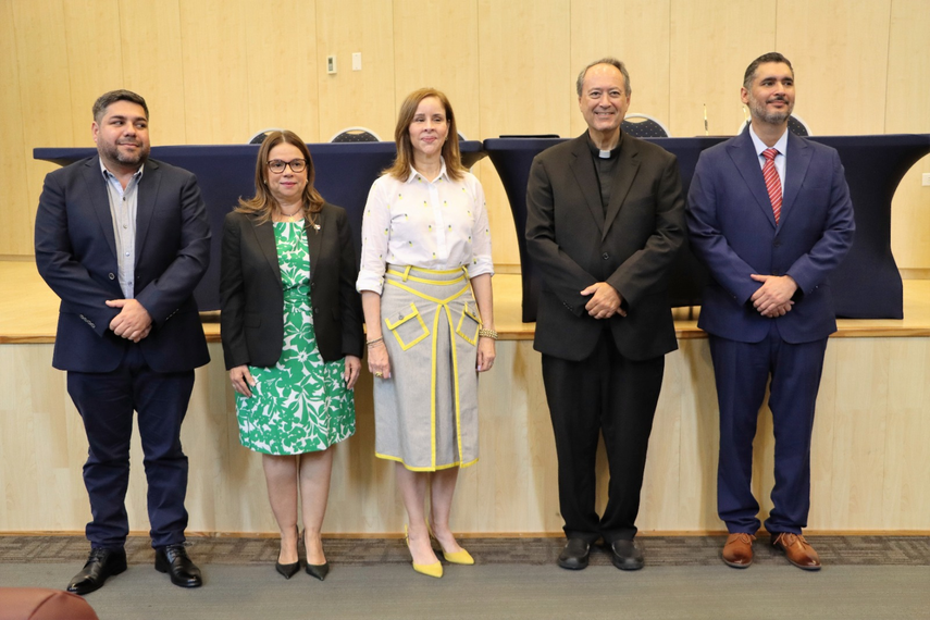 Representantes de FUNDESTEAM firman convenio educativo con universidad de Costa Rica
