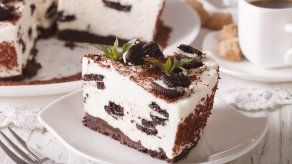 Cheesecake de galletas de chocolate con relleno de vainilla