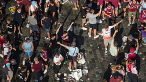 &nbsp;Conference League: Tres heridos en una pelea entre hinchas antes de la final