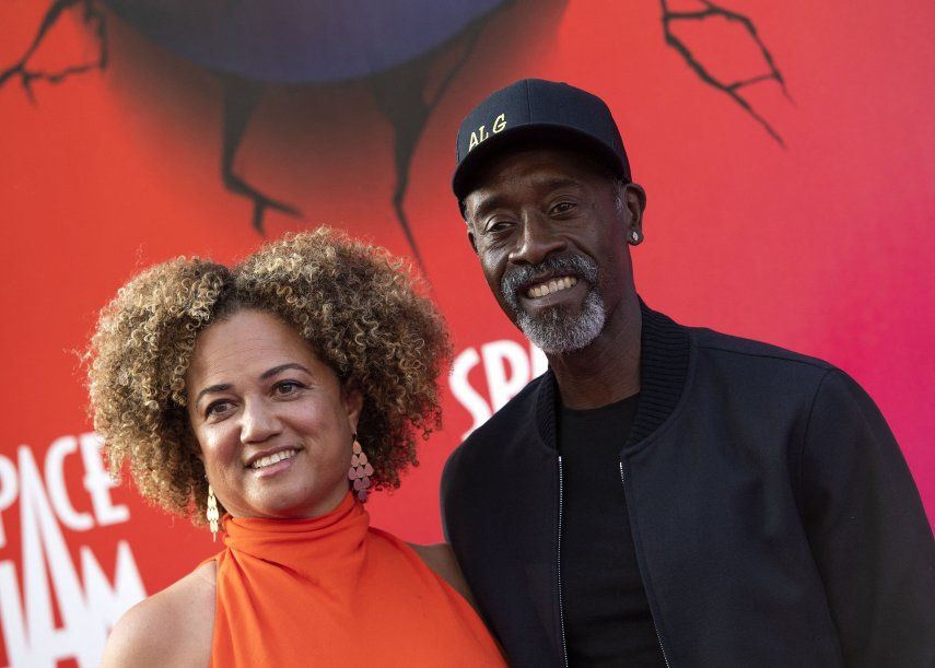 Don Cheadle solo se ha casado con su esposa por motivos fiscales