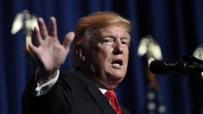 Trump crítica programas políticos de noticias falsas y defiende sus logros