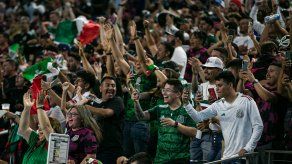Afición de la Selección de México durante el juego ante Islandia.
