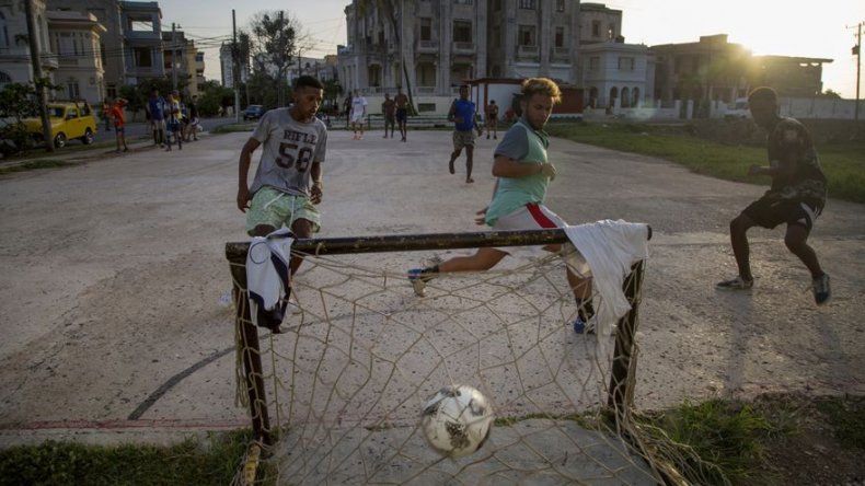 EEUU limita remesas familiares a Cuba