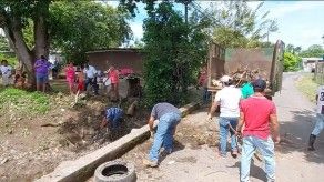 Realizan limpieza de alcantarillas y en quebrada de David para evitar inundaciones