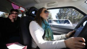 Transporte compartido preocupa a taxistas en EEUU