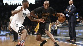 Warriors mantienen el invicto; Curry