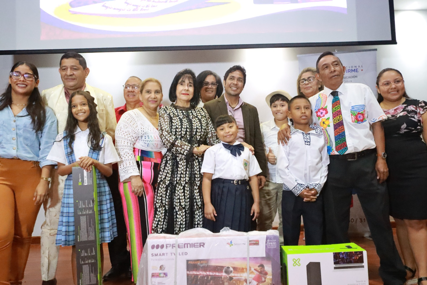 MEDUCA entrega premios a ganadores&nbsp;