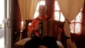 Ulpiano Vergara entre los homenajeados del Desfile de las Mil Polleras 2025.