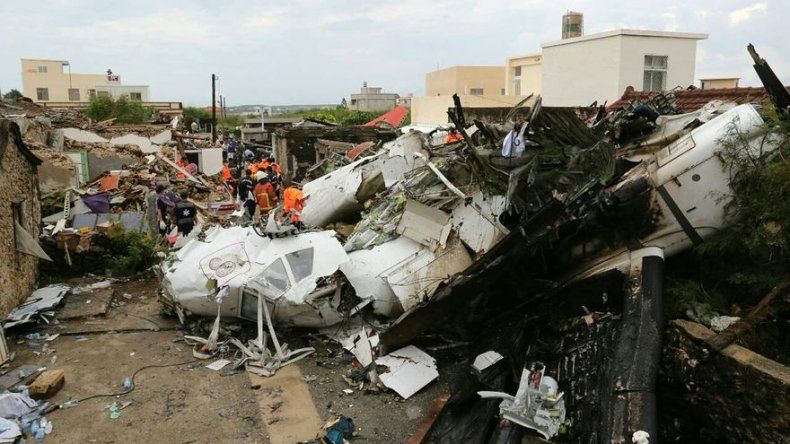 Taiwán: Parientes viajan al lugar donde cayó avión