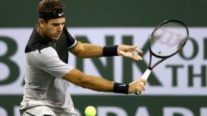 Federer vence