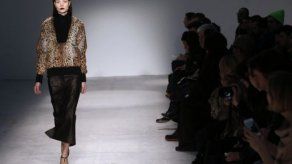 Las maratónicas pasarelas de París debutan con jóvenes talentos