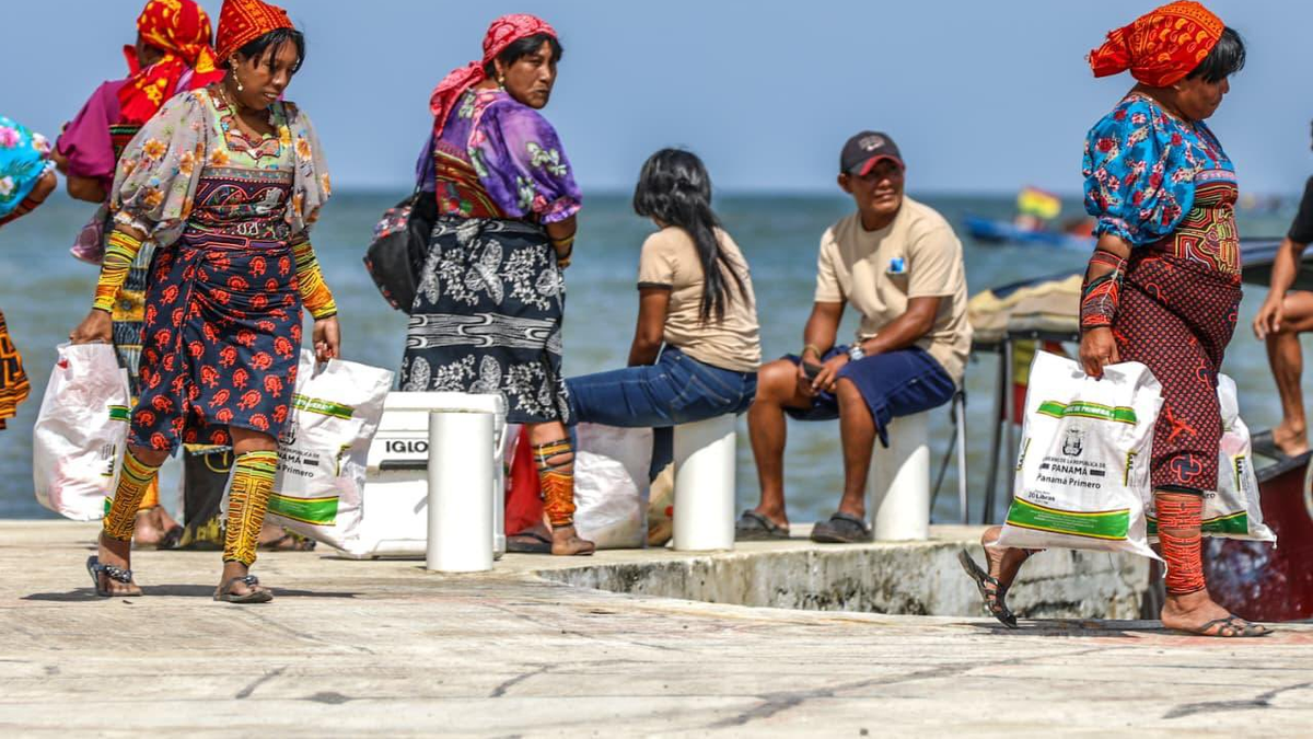 Naviferias del IMA en Guna Yala. Naviferias del IMA en Guna Yala.