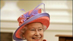 Reina Isabel hace donación a damnificados en Birmania