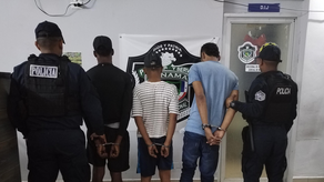 Policía Nacional detiene a tres sujetos que pretendían hurtar en un local Policía Nacional detiene a tres sujetos que pretendían hurtar en un local