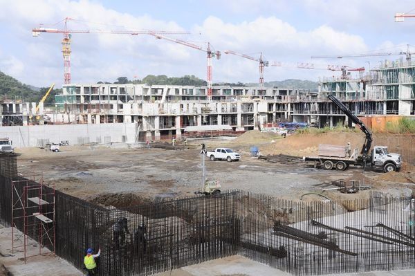 Gobierno de Panamá decide sobre 1.000 millones dólares de proyectos en riesgo