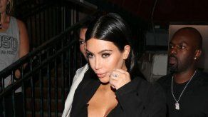 Kim Kardashian se mostró fuerte pero algo irritable durante el nacimiento de su hijo Saint
