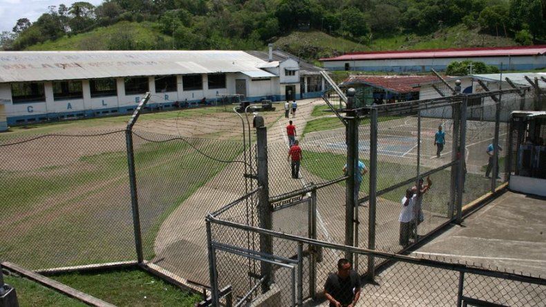 Ordenan conducción de 5 funcionarios del Sistema Penitenciario