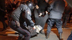 Opositores rusos marchan en toda Rusia