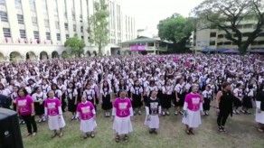 Baile multitudinario contra la violencia de género