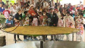 Panamá establece récord Guinness al cocinar el patacón más grande del mundo